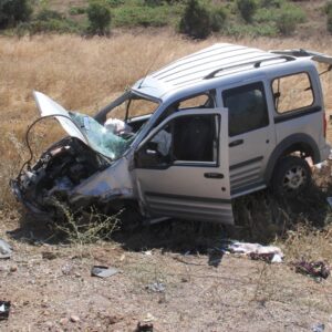 hafif ticari arac elektrik diregine carpti YVUpXS1Q