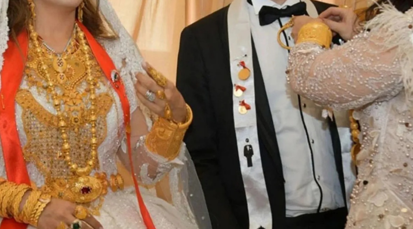 altinin tahtini sallayip dugunlerin gozdesi oldu WpyF7RLu