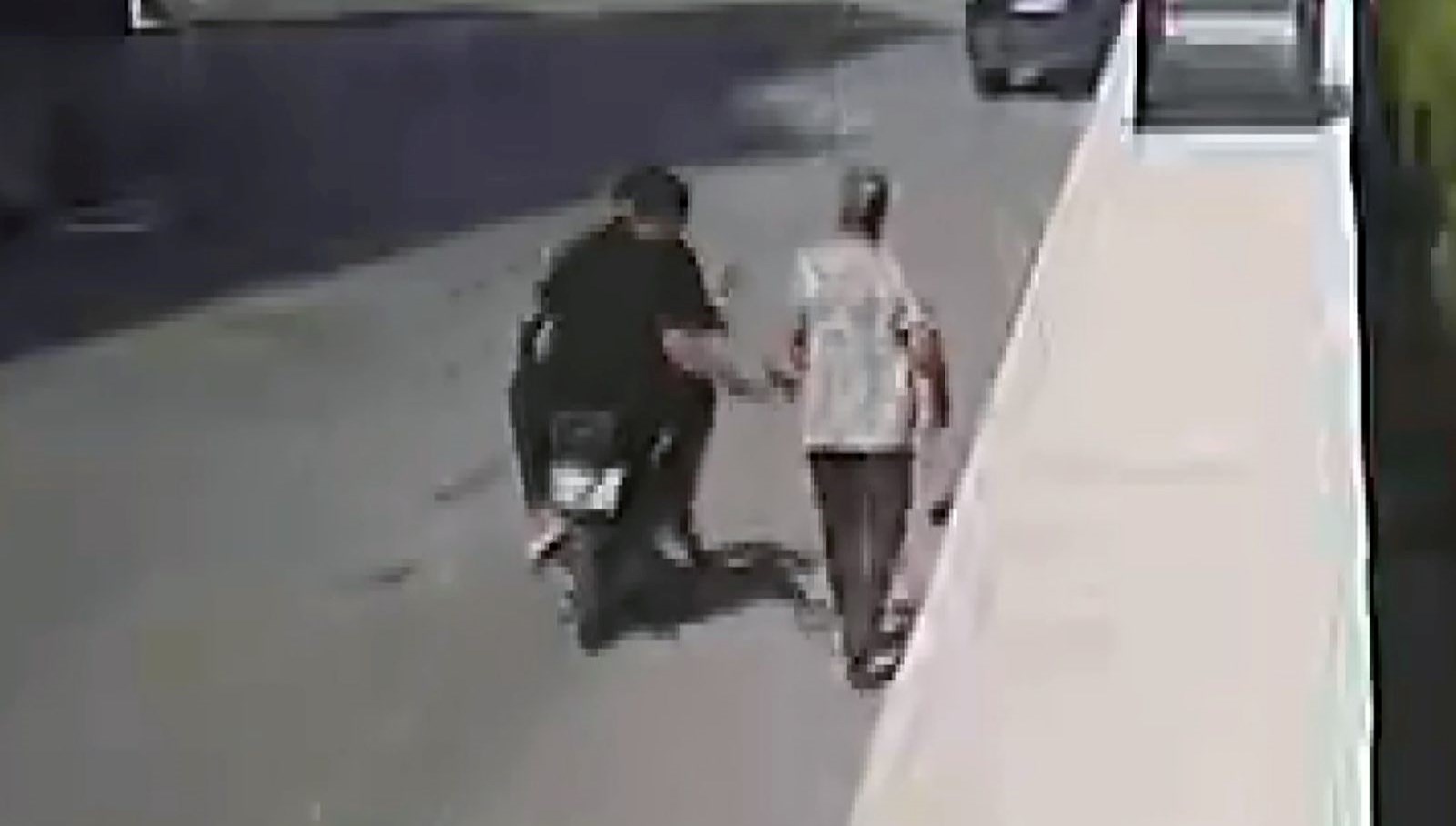 sokak ortasinda kapkaccilik ZwcCwRfn