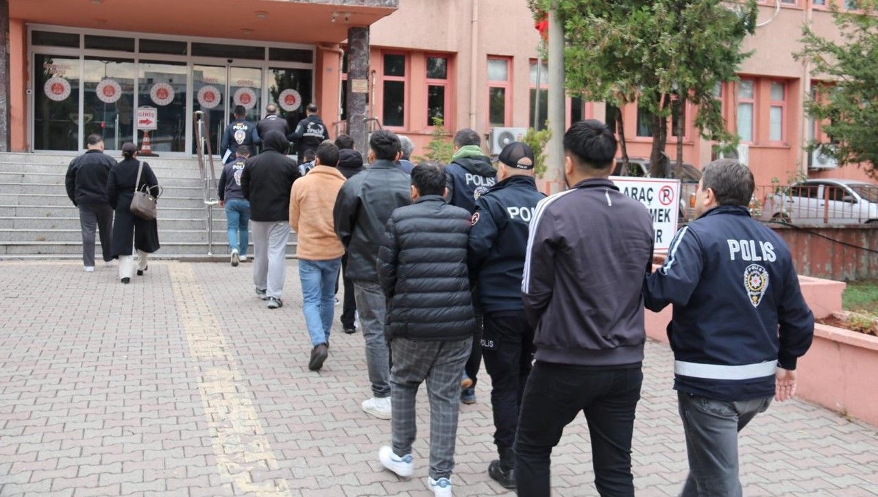 7 ilde siber dolandiricilik operasyonu 14 kisi tutuklandi djH5lESw