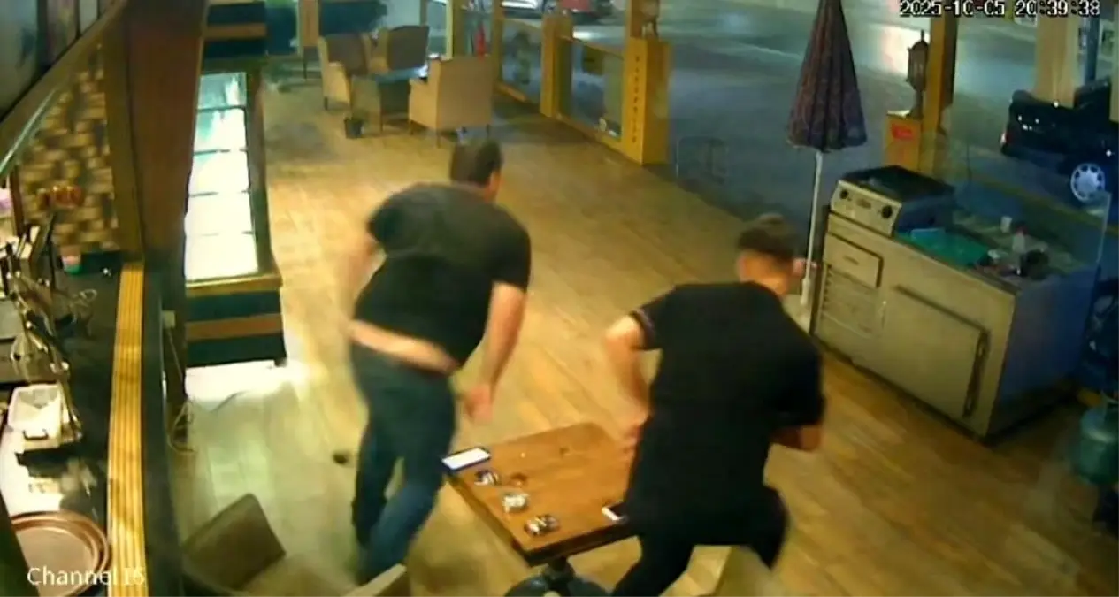 adanada pastaneye el bombasi atildi 4 supheli tutuklandi DpncgsFs.jpg