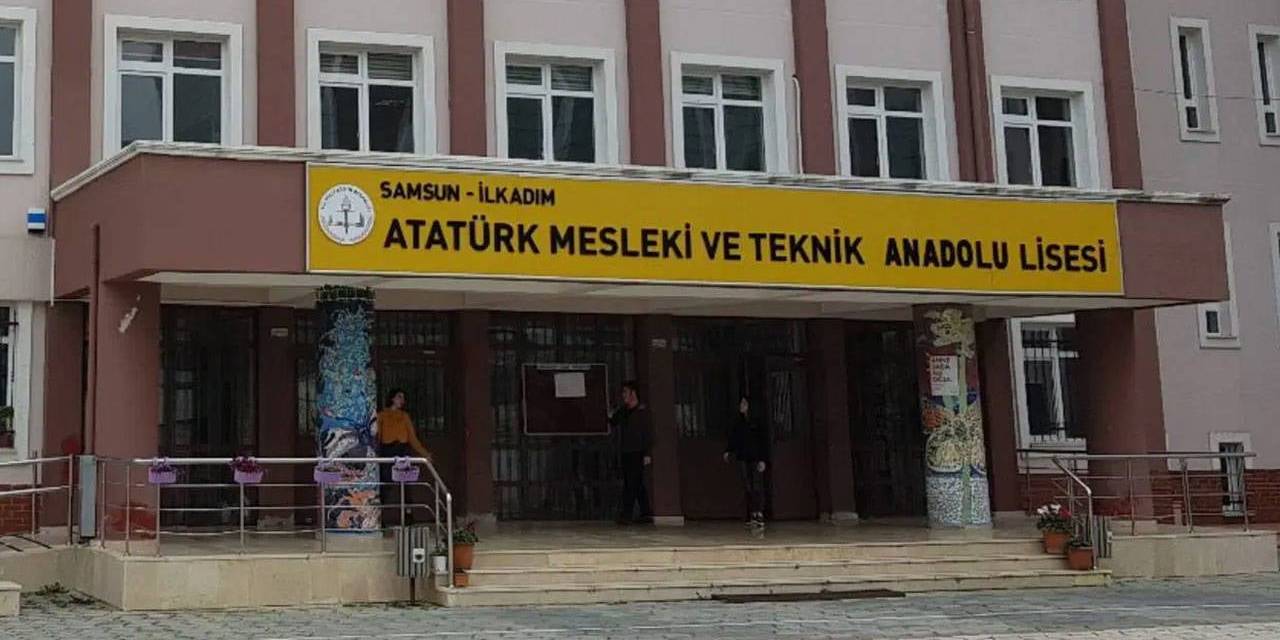 cumhuriyetin kentinde ataturksuz 29 ekim kutlamasi erdoganin posteri var atanin yok FznBAeJH.jpg
