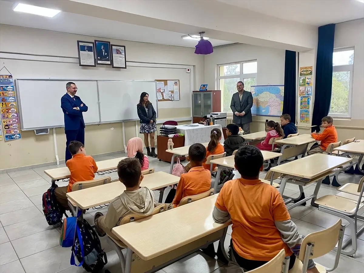 pinarhisar kaymakami enver ozderin ogrencilerle bulustu bsxi7TdJ.jpg