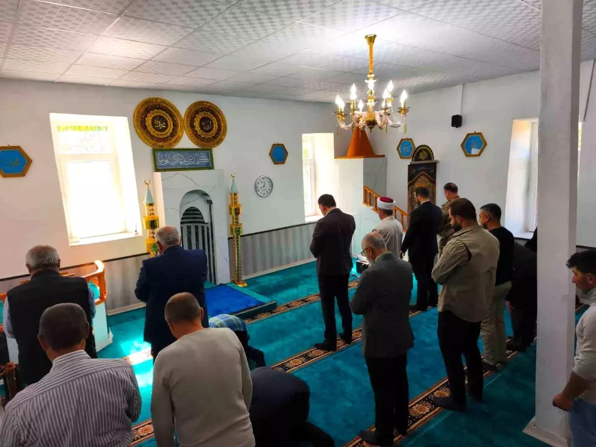 tuncelide onarilan cami yeniden ibadete acildi bdYXlrQm.jpg