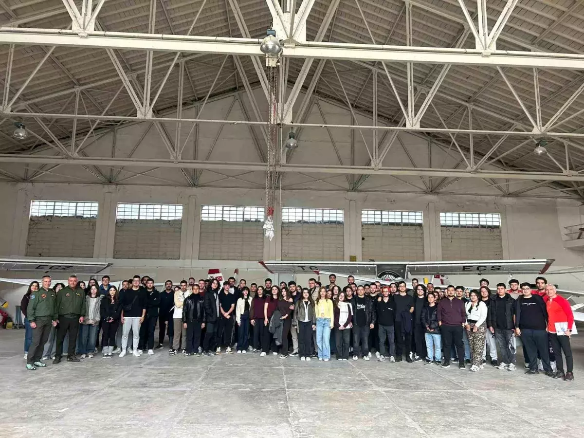 universite ogrencileri havacilik merkezini gezdi faQUVYwM.jpg