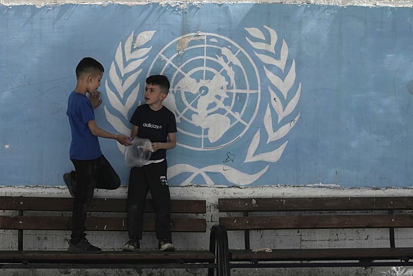 Doğu Kudüs'teki UNRWA Erkek Okulu'nun bahçesindeki öğrenciler, 29 Nisan 2025.
