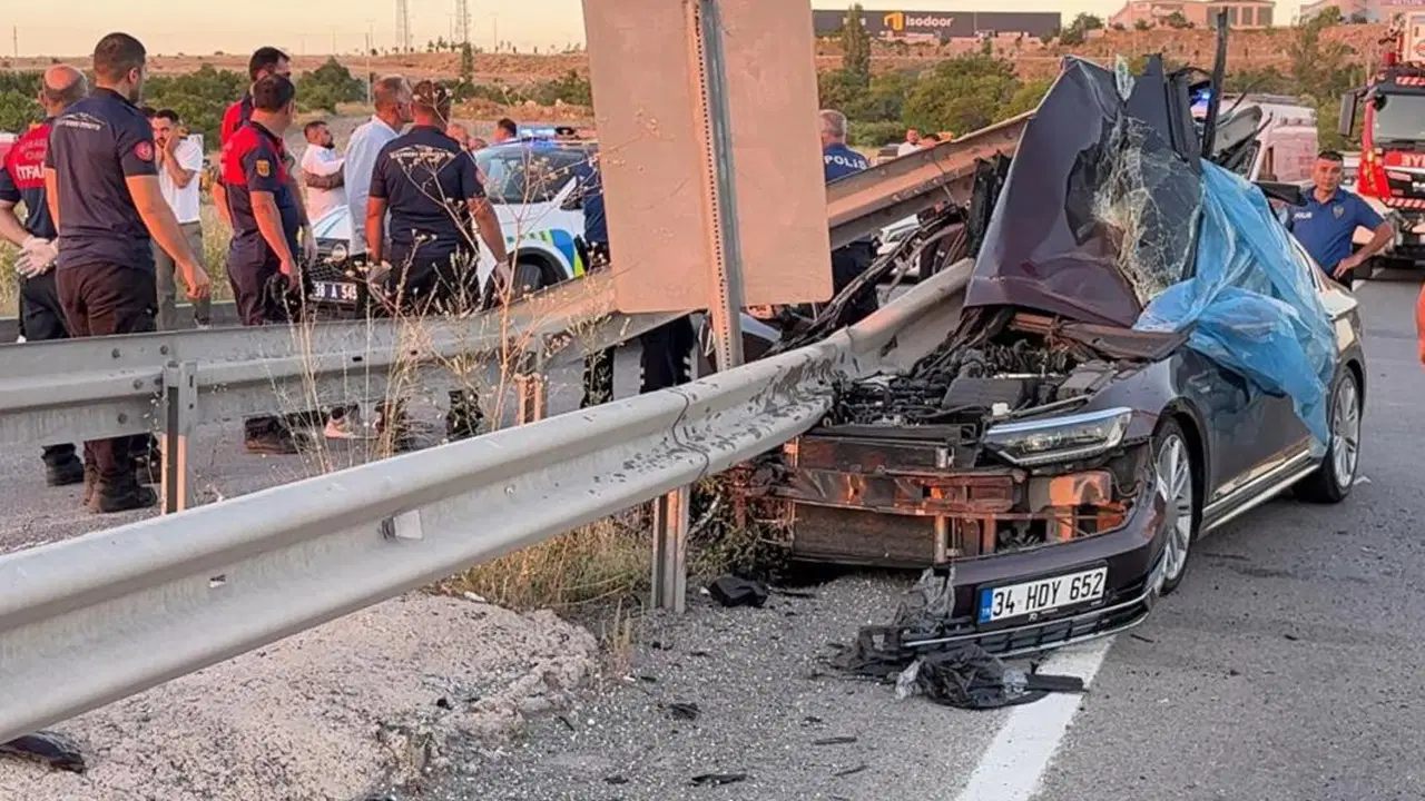 Dugun konvoyunda feci kaza bariyerlere carpti 1 olu 3 yarali fIlm1hjU